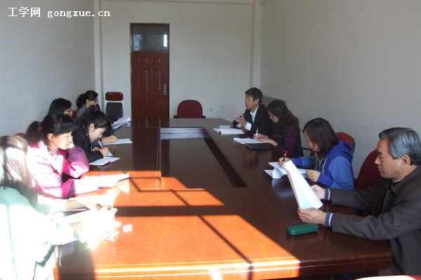 围绕“问题”，认真思考 将学习宣传贯彻校三次党代会精神引向深入