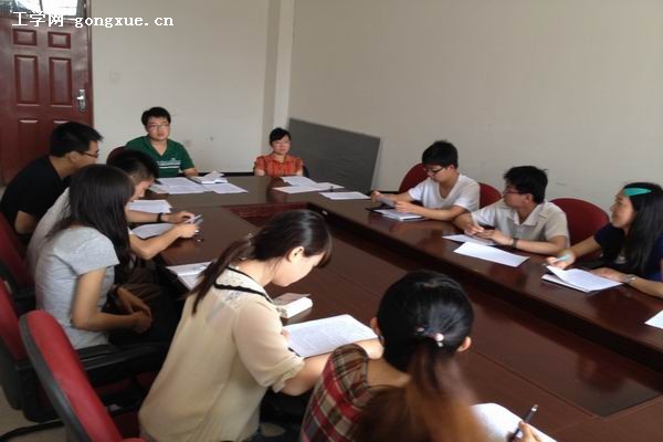 外语系学生会团委换届选举后顺利召开首次例会
