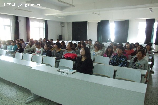 外语系继续深入开展2011级本科生入学教育